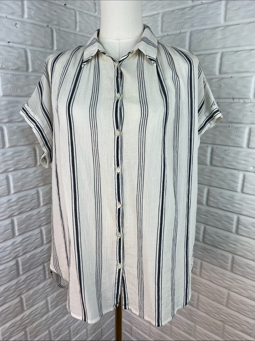 MADEWELL 100% COTTON CAP SLEEVE STRIPE BUTTON UP TOP CREAM AND BLACK SZ MD